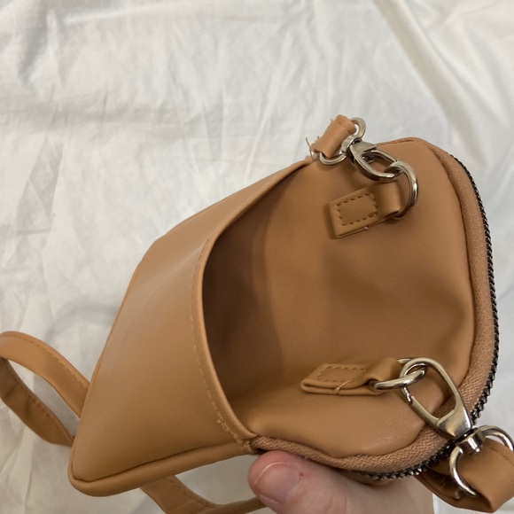 Jean Coutu Canadian women’s tan cross body purse. NWOT. - Picture 5 of 12